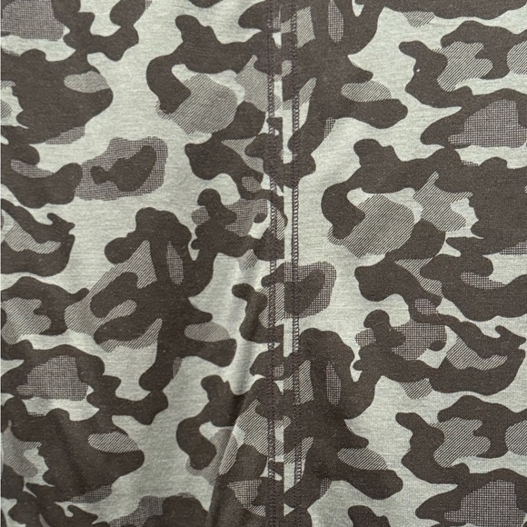 Calvin Klein Performance Camo Long-sleeve Top - Picture 10 of 10